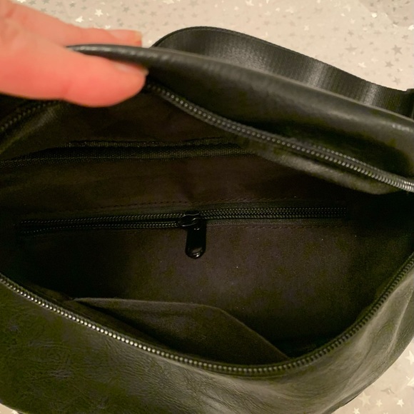 Sling bag w/ chain detail - Picture 8 of 10